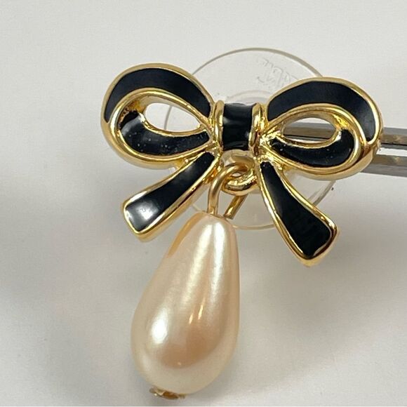 Vintage Trifari Bow Tie Faux Pearl Earrings Dangle Holiday Elegant Enamel - Picture 2 of 6